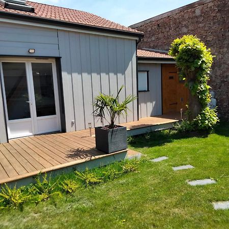 Séjour en amoureux avec jacuzzi et sauna Balbigny Exterior foto