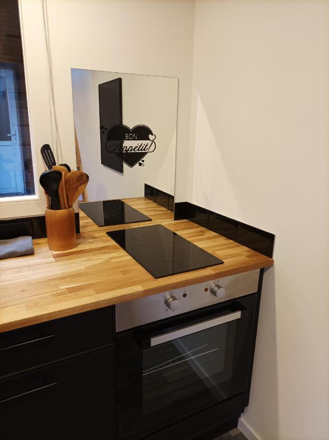 Séjour en amoureux avec jacuzzi et sauna Balbigny Exterior foto